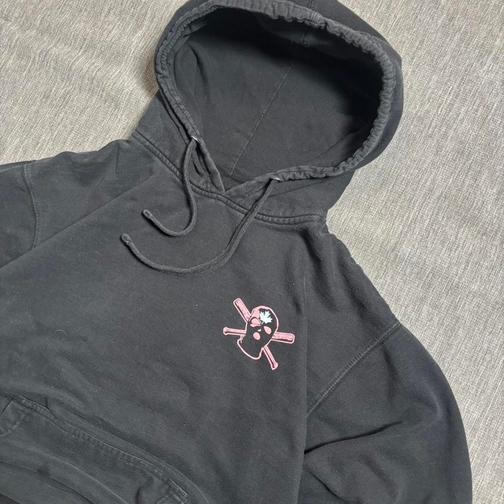 Stompdown black hoodie with pink skull and crossbones design - M - Picture 2 of 7